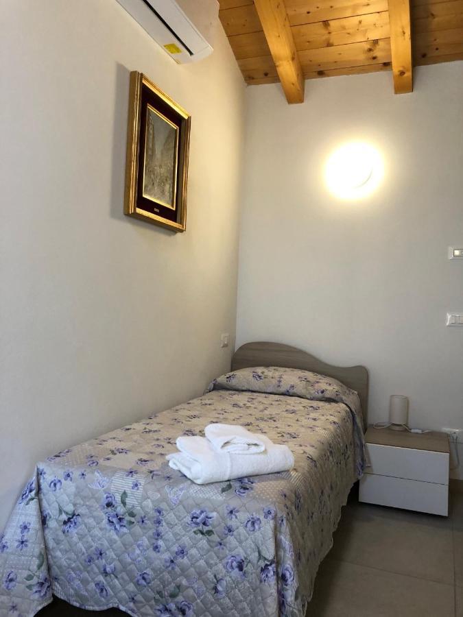 La Casa Della Ada Hotel Castelnuovo del Garda Buitenkant foto